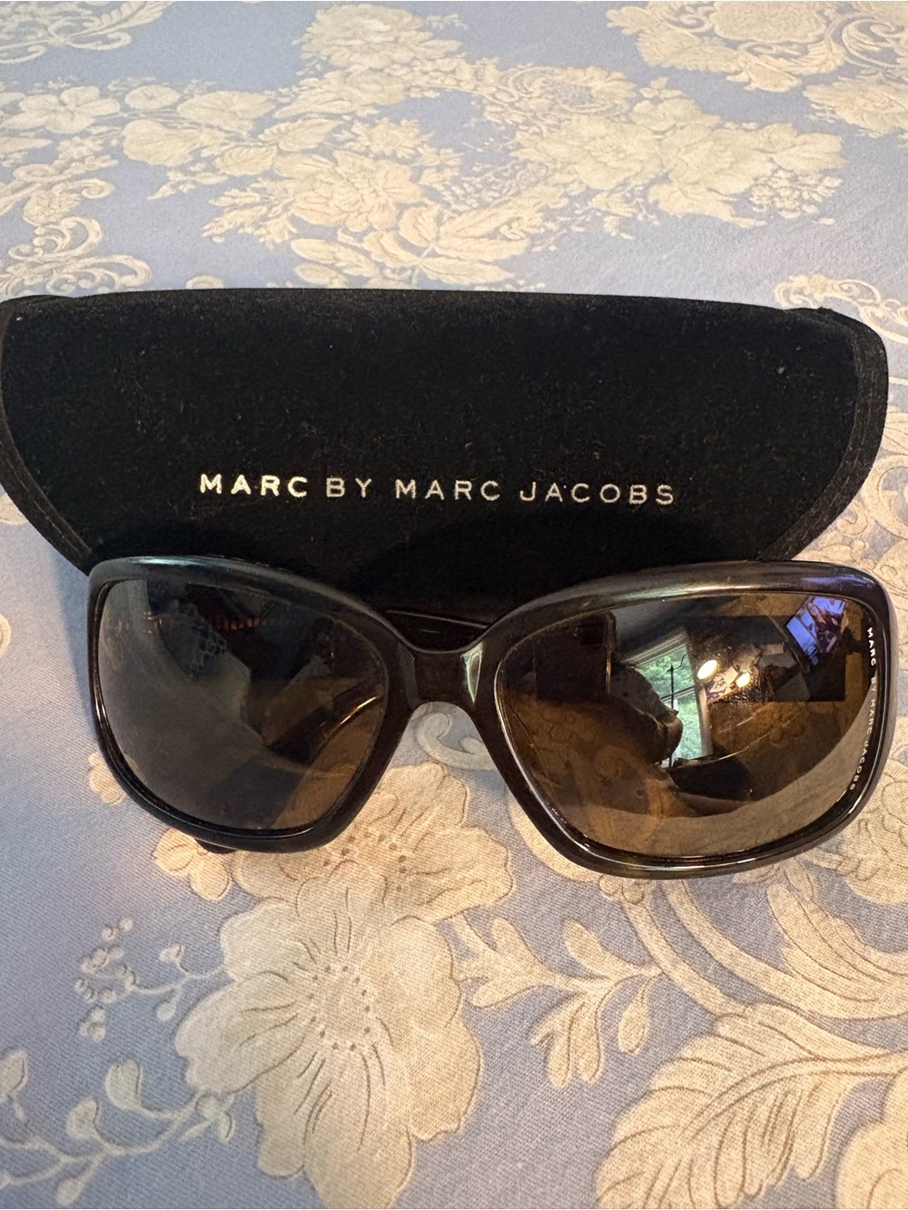 Marc by Marc Jacobs Black Oversized Sunglasses ( for WOMAN).